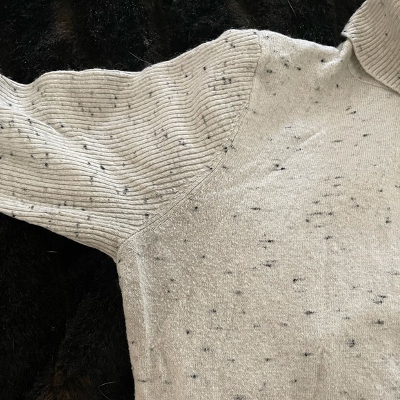 Turtleneck Sweater by Calvin Klein (M) - Picture 8 of 11